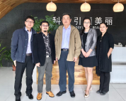 中國香料香精化妝品工業(yè)協(xié)會領導蒞臨棟方股份參觀